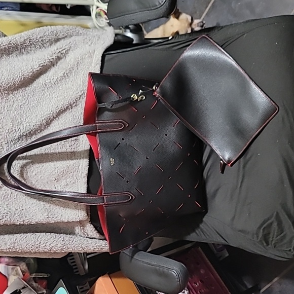 Tutilo Handbags - NWOT Tutilo New York Faux Leather Tote Shoulder Bag With Small Accessori…